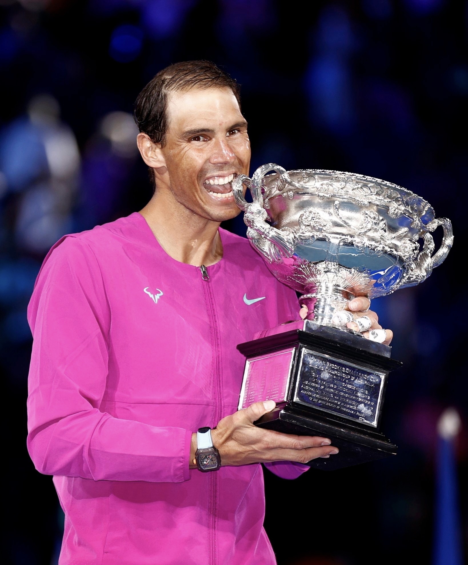 NG娱乐-纳达尔回归赛场，精彩发挥首场状态亮眼，公牛观众沸腾！的简单介绍